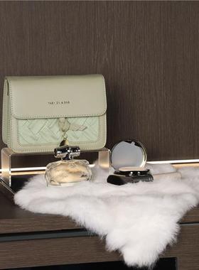 衣帽间摆件简约现代女士衬衫饰品