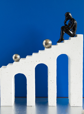 阶梯圆球人物树脂摆件