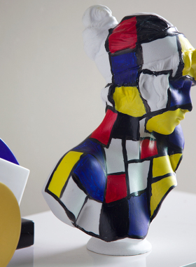 蒙德里安风格原创少女雕像