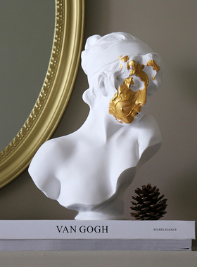 留连现代金色面具少女雕塑树脂