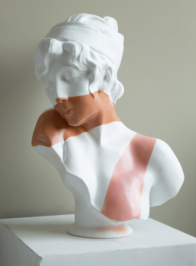 渐变晚霞少女树脂雕塑