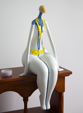 超现实后现代银色机械姬坐姿摆件