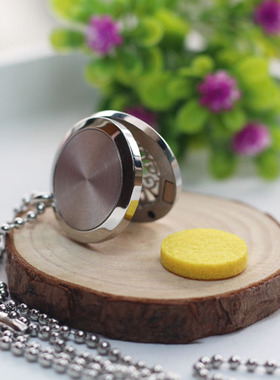 钛钢雕花精油扩香时尚风情侣吊坠