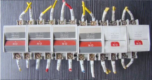 三菱MITSUBISHI CP30-BA 1P 2P 3P 2A 3A 10A 5A 7A 15A开关 - 图1