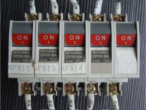 三菱MITSUBISHI CP30-BA 1P 2P 3P 2A 3A 10A 5A 7A 15A开关 - 图2