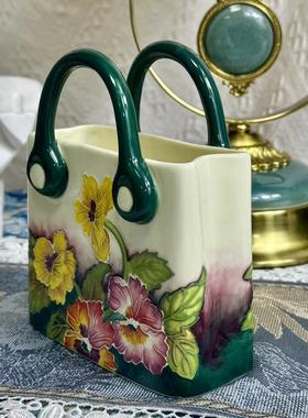 满园春色手绘绿色提篮花瓶一个装