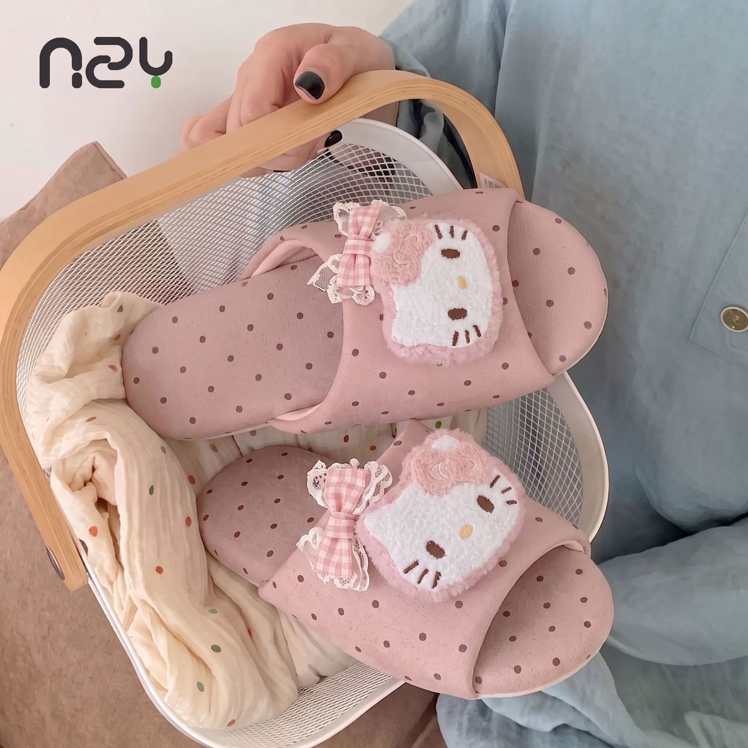 2026 New KT Cat Polka Dot Fabric Slippers Women's Home Soft Sole Non-Slip Silent Comfort Four Seasons One-Word Floor Shoes