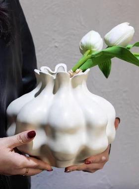 批发奶油小口花瓣风花器北欧风陶瓷客厅花瓶民宿个性家居摆件