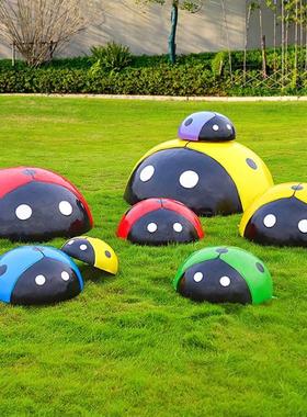 热销摆件庭院七星瓢虫发光户外幼儿园仿真可爱雕塑厂家草坪玻璃钢