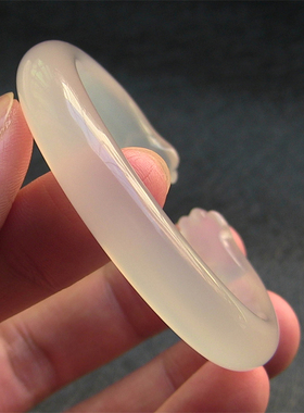 天然巴西玛瑙手镯/秀细加厚款/白月光玉髓/巧雕猫爪/强荧光2290