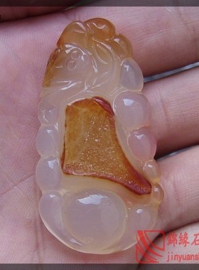 巴西俏色玛瑙精雕水润通透吊坠