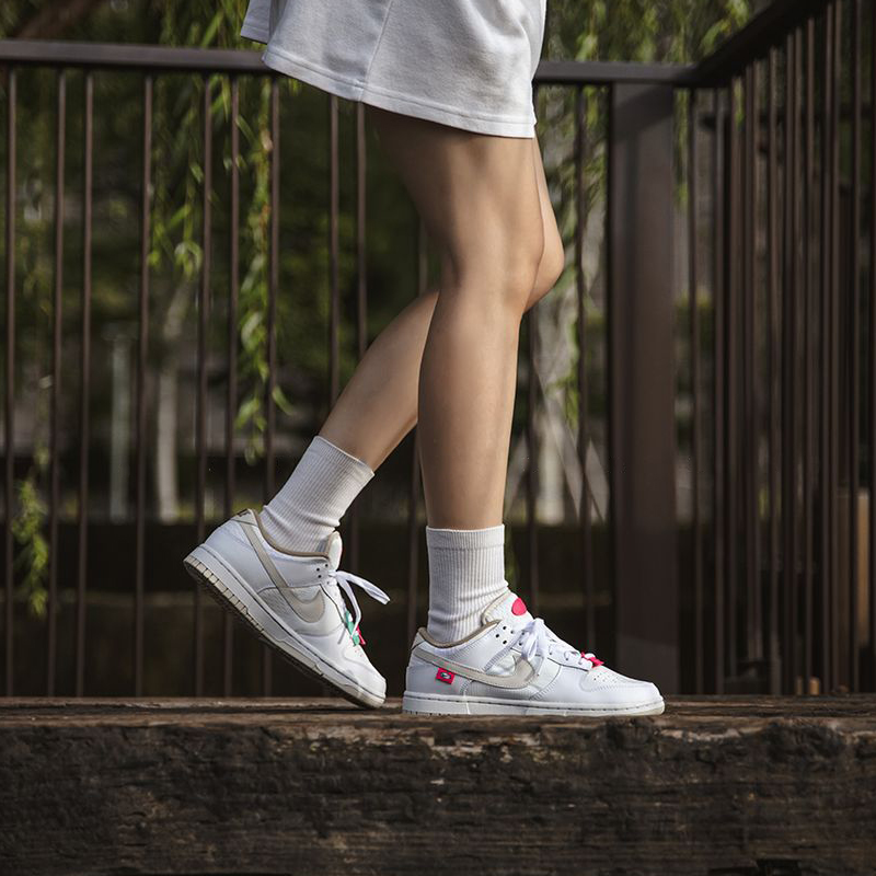 牛哄哄 Nike Dunk Low女子白粉鞋扣休闲防滑板鞋 DX6060-121-111-图1