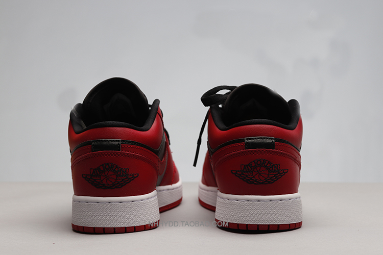 牛哄哄 Air Jordan 1 AJ1 Low Gs黑红反转禁穿低帮 553560-606-图1