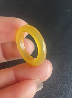 云南龙陵天然黄龙玉鸡油黄戒指16*4*4mm