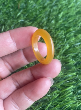云南龙陵天然黄龙玉鸡油黄戒指17*4*4mm