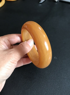 云南龙陵天然黄龙玉鸡油黄老料手鐲57*20*10mm材质油润细腻