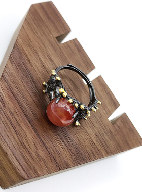 红纹石蛋面戒指纯银镀黑金镶嵌