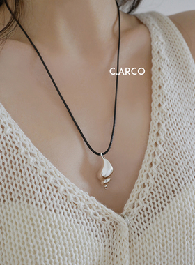 黑色绳子海螺吊坠锁骨项链