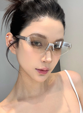无框镶钻水银色猫眼太阳镜凹造型