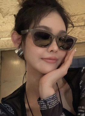方形小脸灰色gm墨镜女款防晒拍照