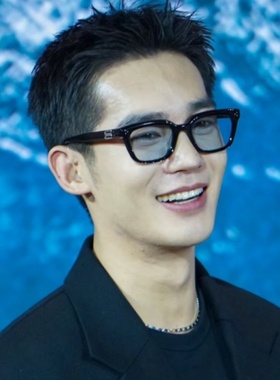 于适同款复古方形蓝色gm太阳眼镜