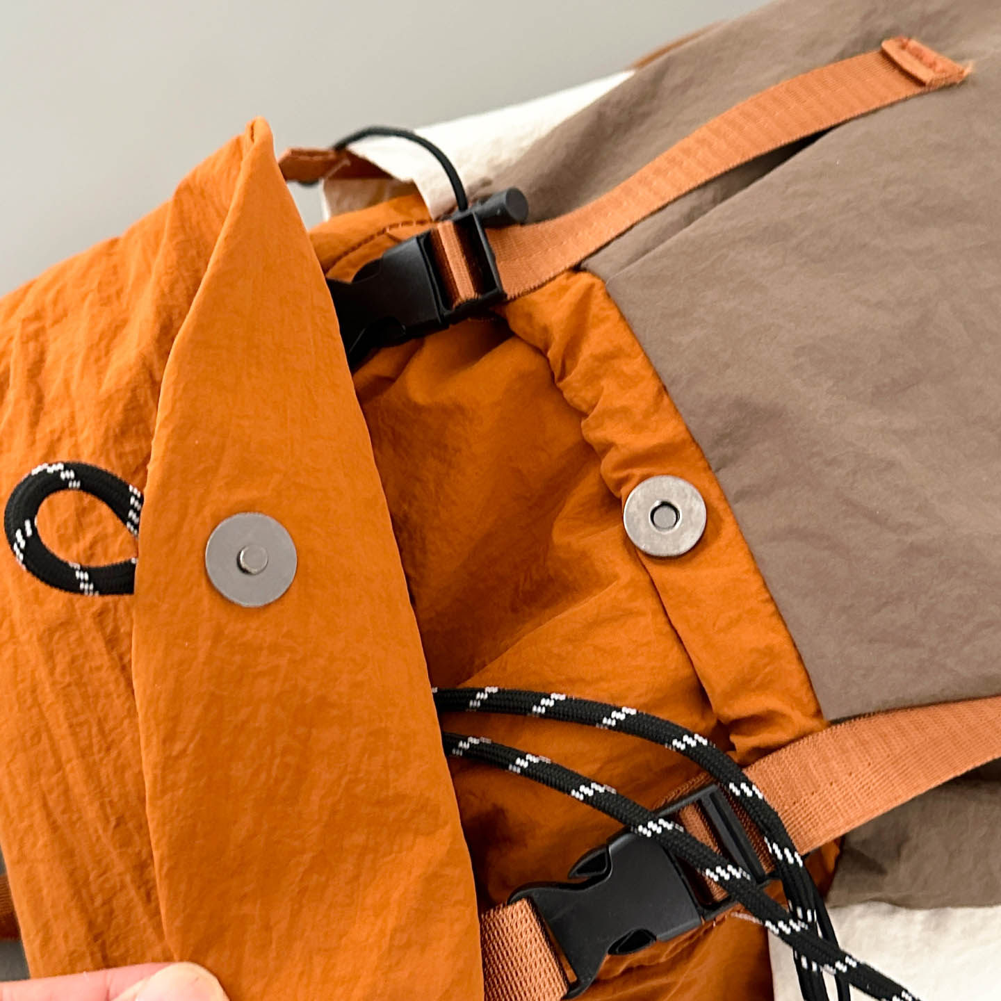 休闲简约风双肩包书包女大学生轻便防水大容量旅行背包户外旅游包,淘宝优惠券,粉丝福利购,淘宝优惠卷