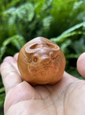 天然崖柏木雕刻唐牛生肖牛手把件可爱胖牛随身转运文玩招财小摆件
