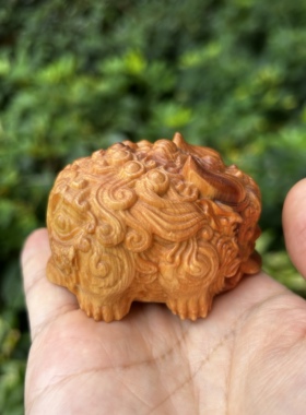 天然崖柏木雕刻双头貔貅创意文玩手把件招财神兽桌面工艺品小摆件