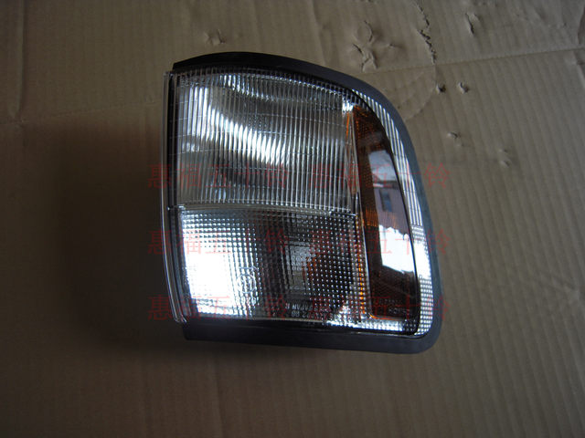 Isuzu Light Cavalry Roadmaster front turn signal assembly corner light Japan