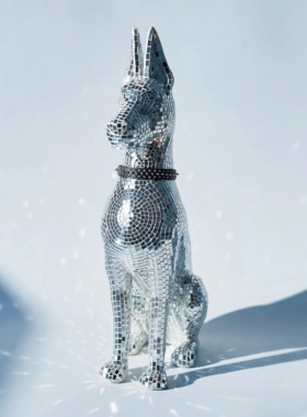 【本尼家】BJ169现代艺术玻璃钢银色镜片装饰杜宾犬落地装饰摆件