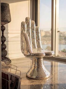 【本尼家】现代艺术装饰玻璃钢镜片镶嵌手掌椅室内户外休闲边几