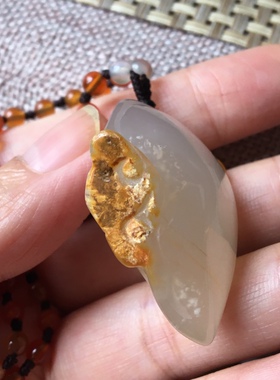 125号天然冰彩玉髓吊坠桃子毛衣链 料子水润