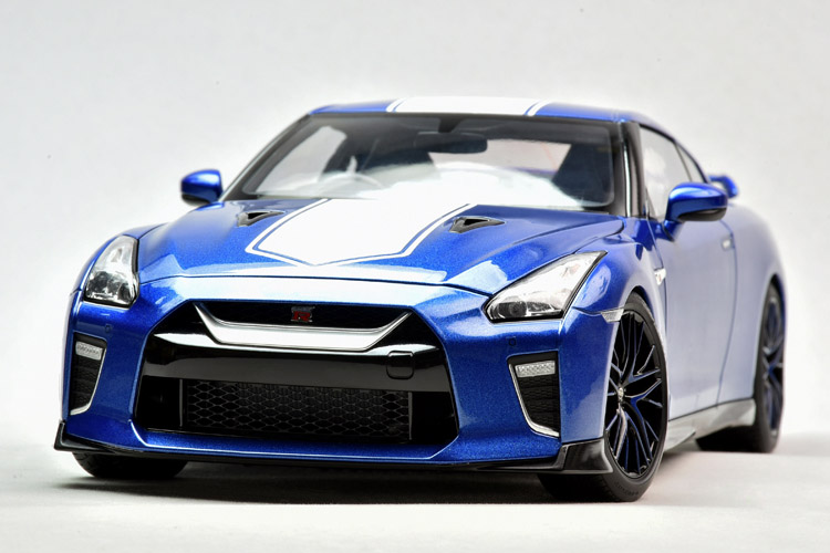 MOTORHELIX  1:18 Nissan 尼桑GT-R(R35) 50周年纪念版 汽车模型 - 图2