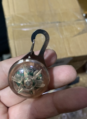宠物发光吊坠硅胶材质闪光饰品宠物用品夜间遛狗狗狗吊坠安全无毒
