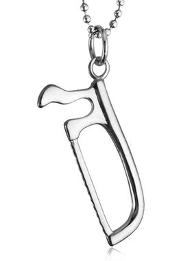 简约创意个性挂饰品锯子造型钛钢项链吊坠潮男女时尚首饰品STN846