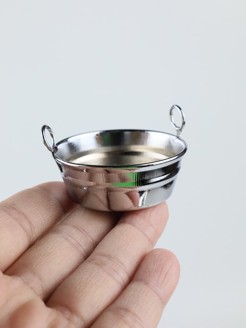 Miniature toy simulation of mini toys used as old iron bucket waterer watering pot watering pot ice bucket model