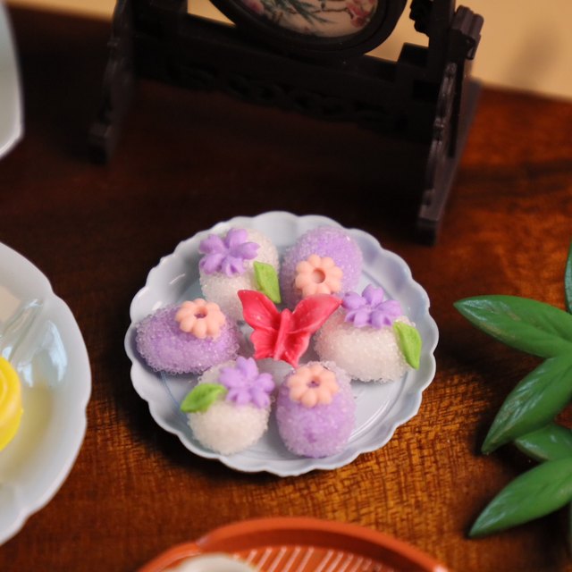Chinese mini mini food playboy model handmade carved saucer two-color tea cup cake