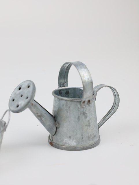 Miniature toy simulation of mini toys used as old iron bucket waterer watering pot watering pot ice bucket model