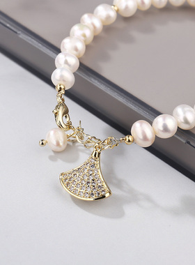 巴洛克淡水珍珠手链女ins时尚设计气质草莓晶手串扇形小裙子手环