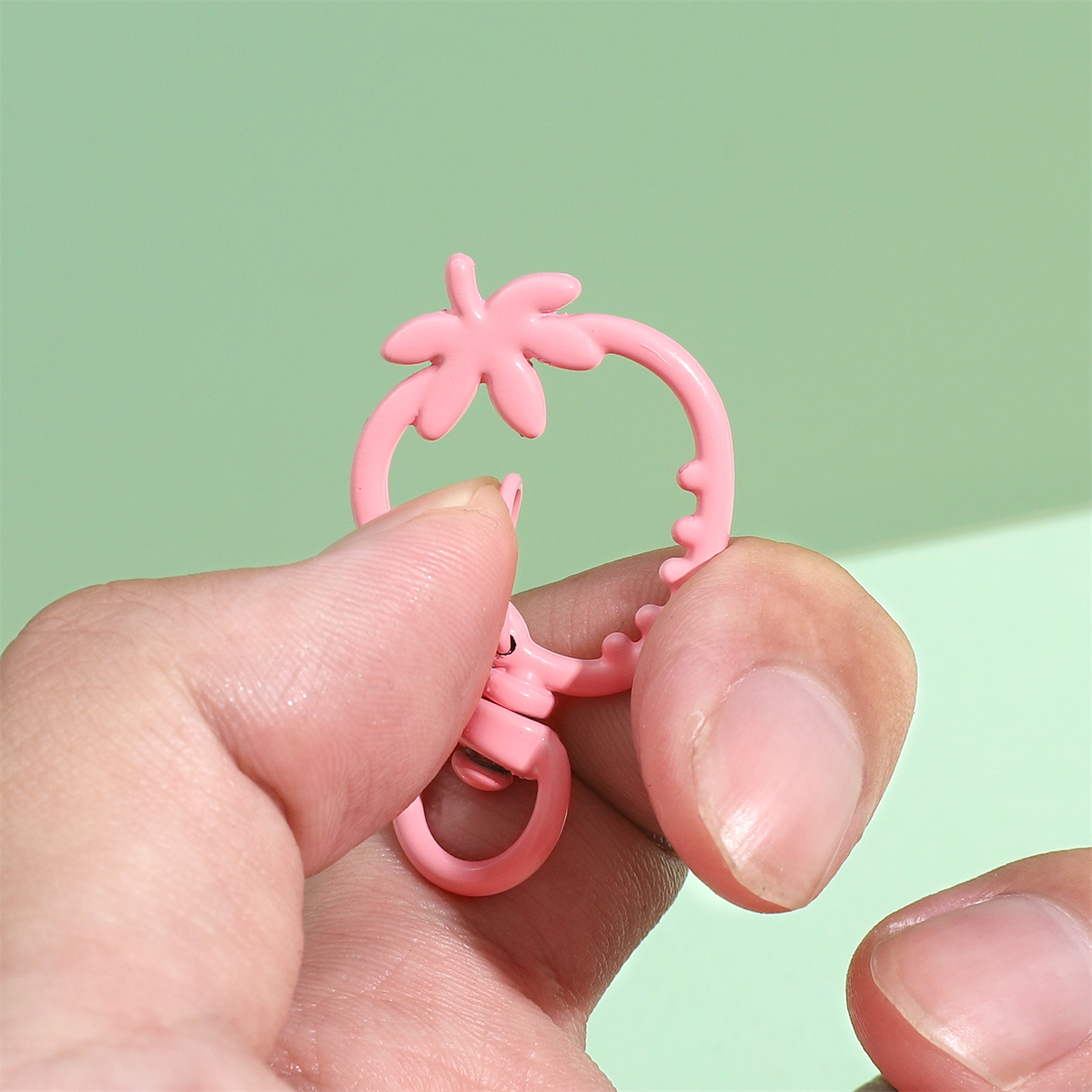 可爱彩色金属喷漆草莓型钥匙扣弹簧扣DIY饰品配件钥匙圈挂钩材料 - 图1
