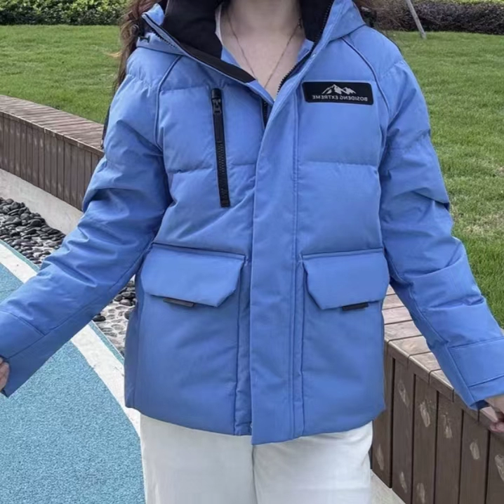 波家极寒90鹅绒户外25新款冬羽绒服女短连帽宽松保暖B250242402 - 图1
