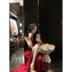 Sun Yaqiao ແມ່ນ obsessed ກັບ temperament ຕົ້ນ summer ສາວຮ້ອນ hollow halter dress skirt ສີແດງ