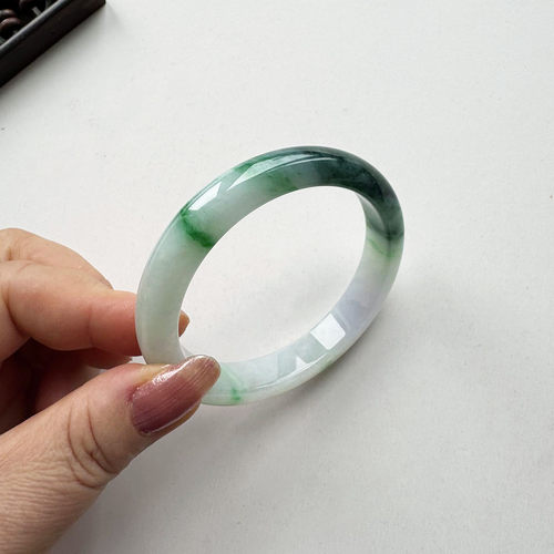 翡翠林 年轻秀气阳绿飘花翡翠手镯57缅甸天然A货冰糯种墨绿细玉镯 - 图3