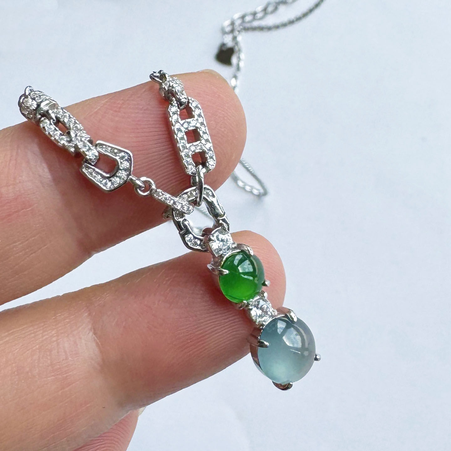 翡翠林很美缅甸老坑玻璃种天空蓝蛋面吊坠天然阳绿S925万能扣银链,淘宝优惠券,粉丝福利购,淘宝优惠卷