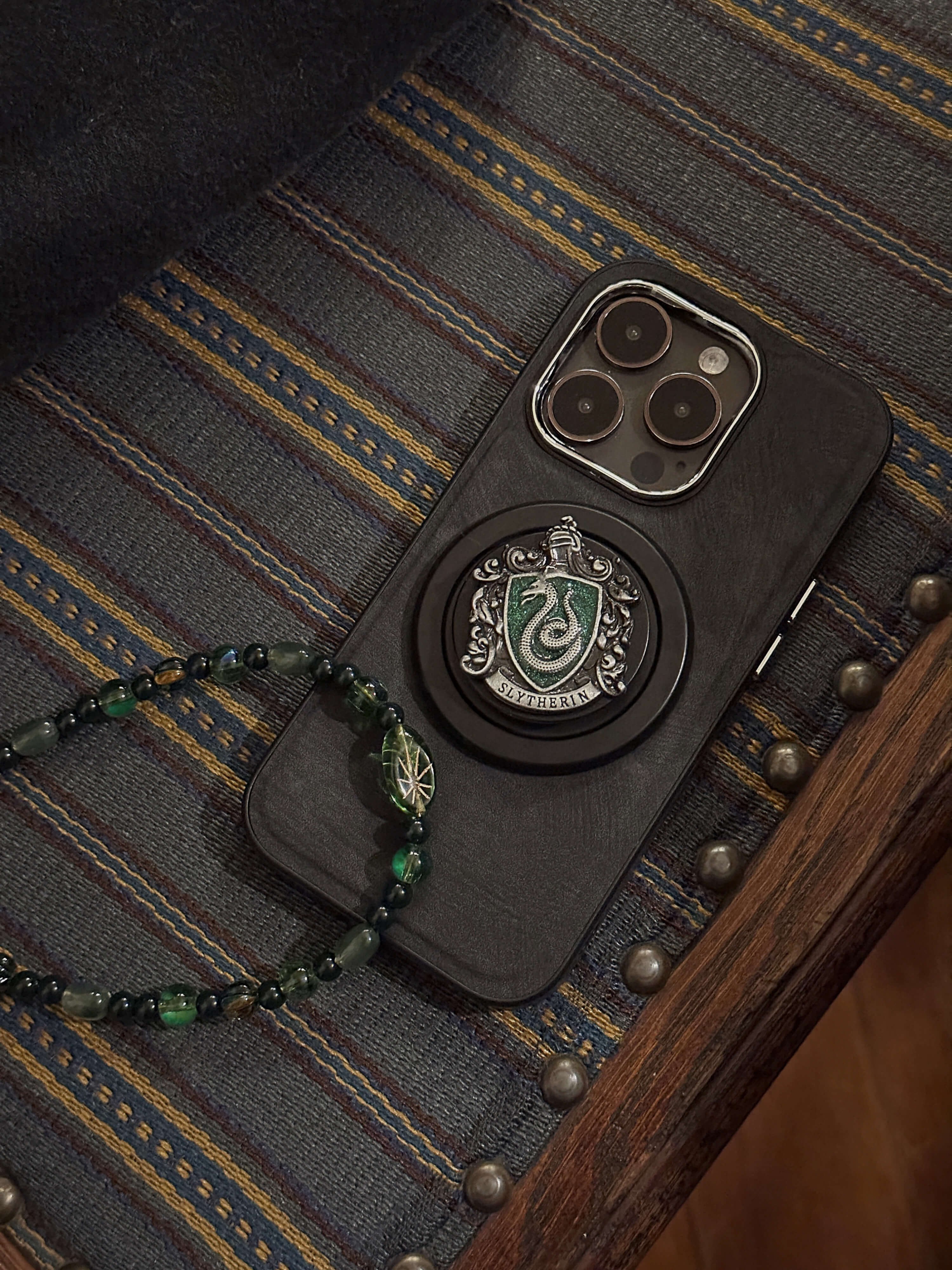哈利波特斯莱特林学院徽章魔法复古小众设计感iPhone苹果磁吸气囊支架手机壳