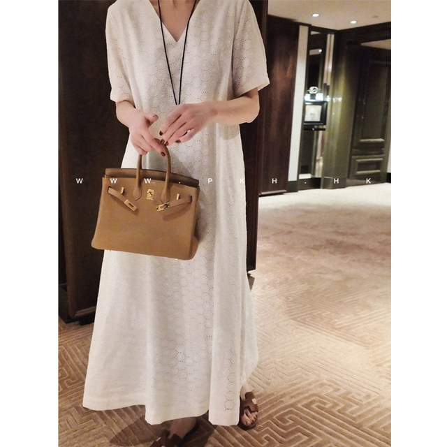 Large skirt black and white grass V-neck lace fashionable