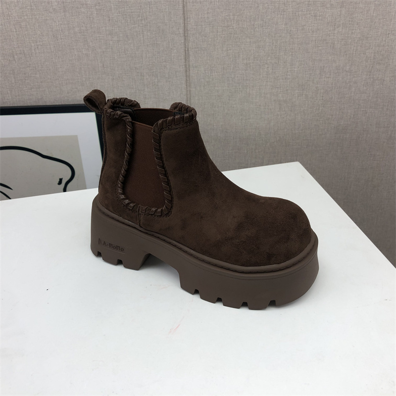 品牌撤柜2025秋季新款断码处理时尚女鞋百搭松糕底短筒加绒马丁靴 - 图3