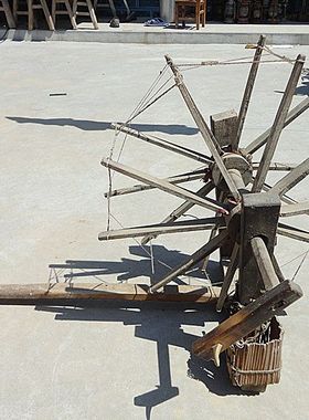 织布机纺车装饰摆件民俗老旧物件