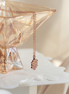 通体925银镀玫瑰金蜂巢十字链