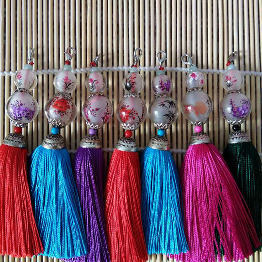 Opening celebration small gifts with painted beads inside, zodiac signs, bags, accessories, tassels, tassels, pendants, girls’ gifts